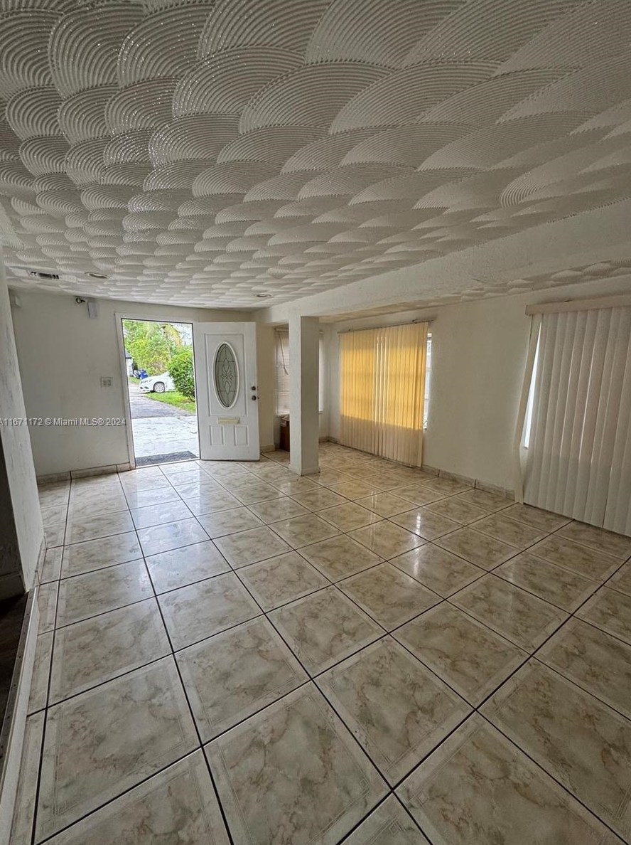 1949 Ne 180th St, Miami, FL 33162