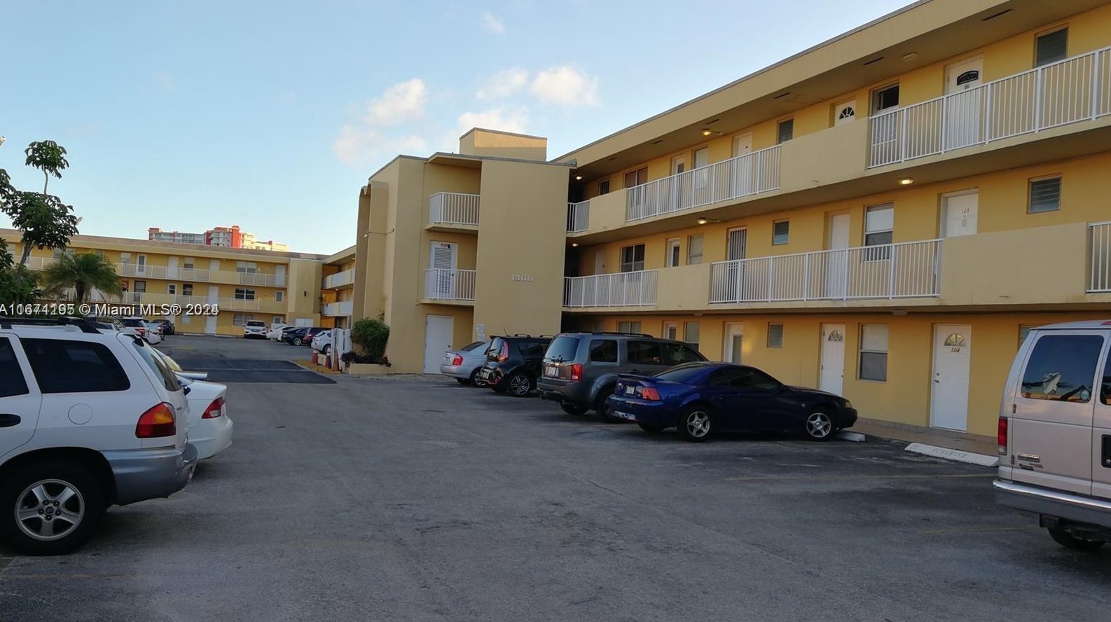 1300 191st St, Miami, FL 33169-3432