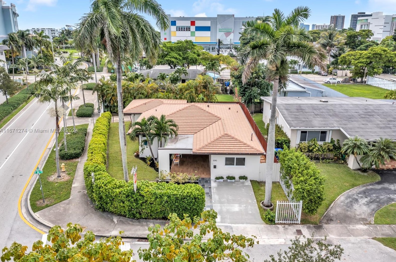 1090 81st St, Miami, FL 33138-4211