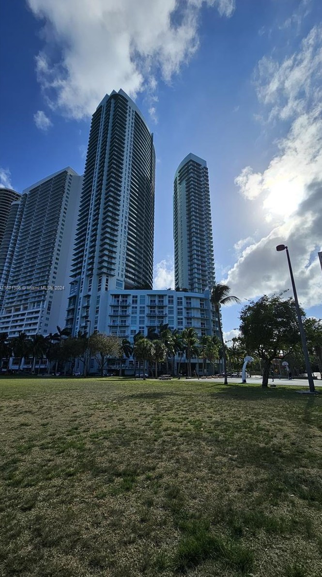 1900 Bayshore Dr, Miami FL  33133-3217 exterior