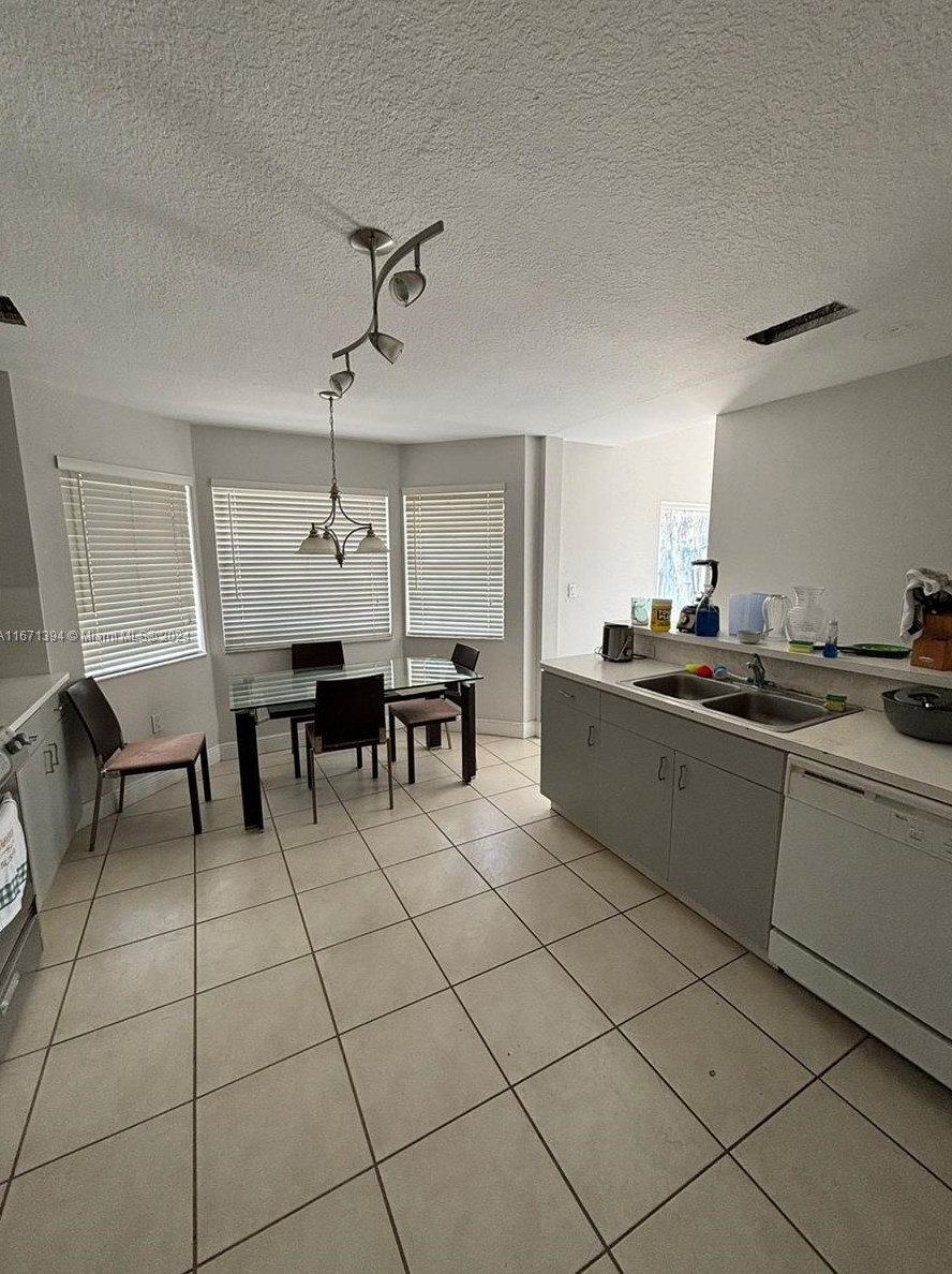 15802 99 St, Miami FL 33186-2984 exterior