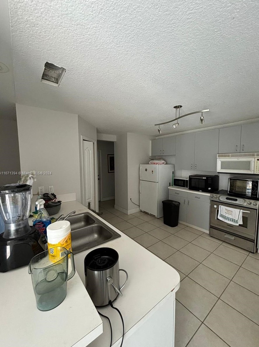 15802 99 St, Miami FL 33186-2984 exterior