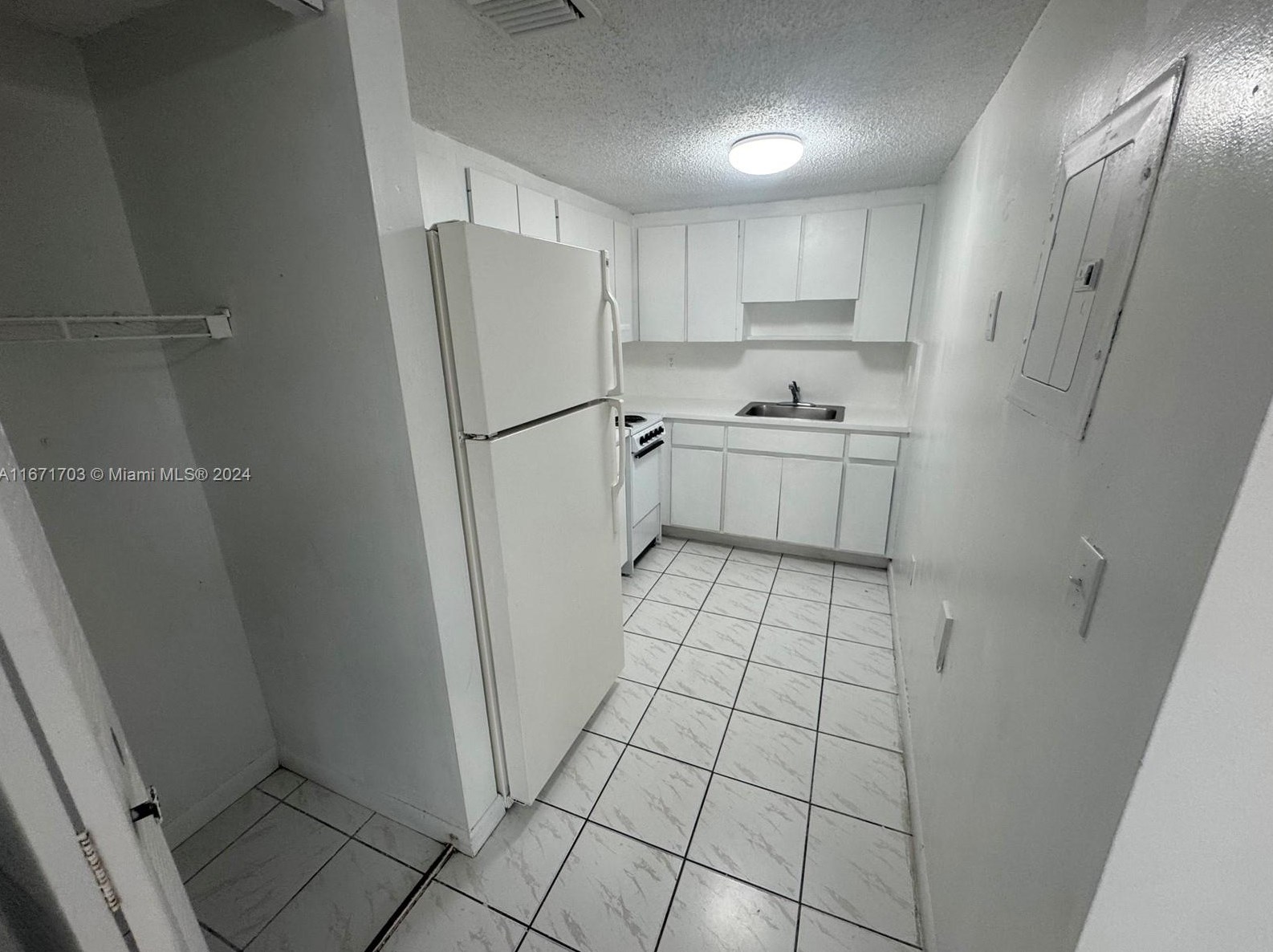 1875 7th St, Miami, FL 33125-3556
