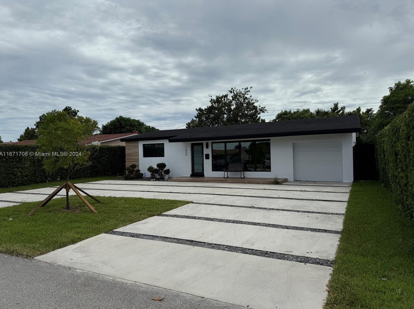 7630 Venetian St, Hollywood, FL 33023