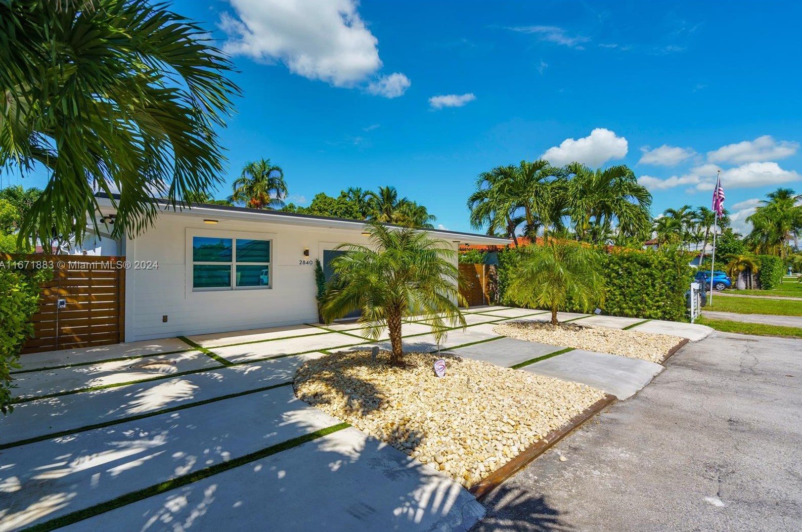 2840 65th Ave, Miami, FL 33155-3945