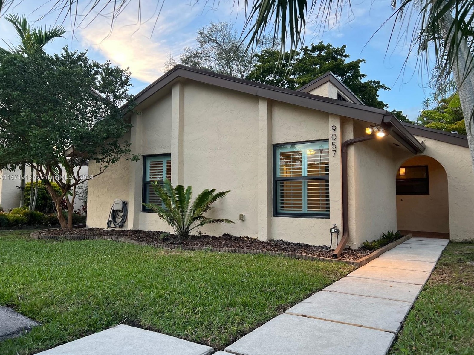 9057 129th Ln, Miami, FL 33176-5832