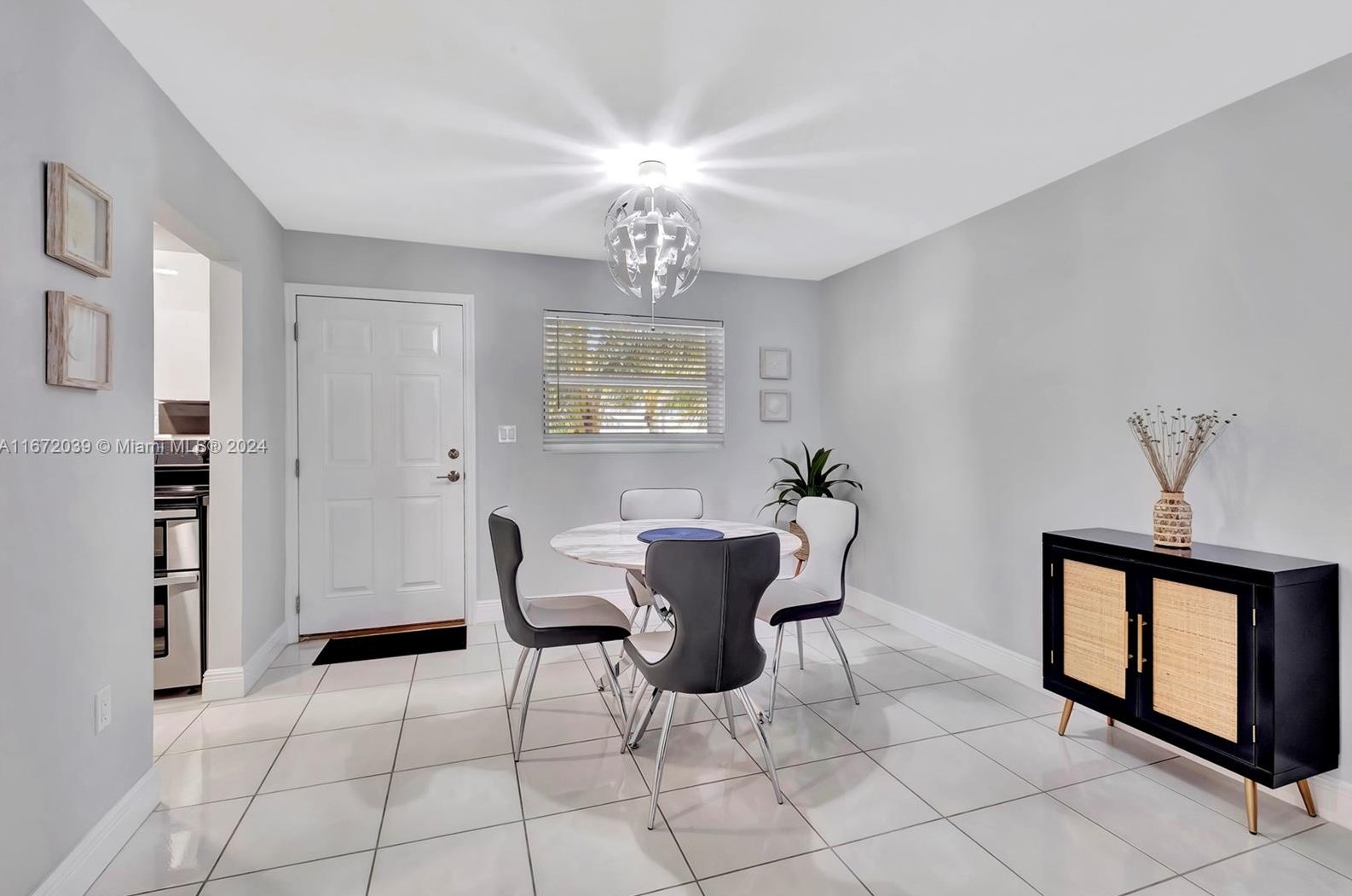 61 Collins Ave #403, Miami Beach, FL 33139