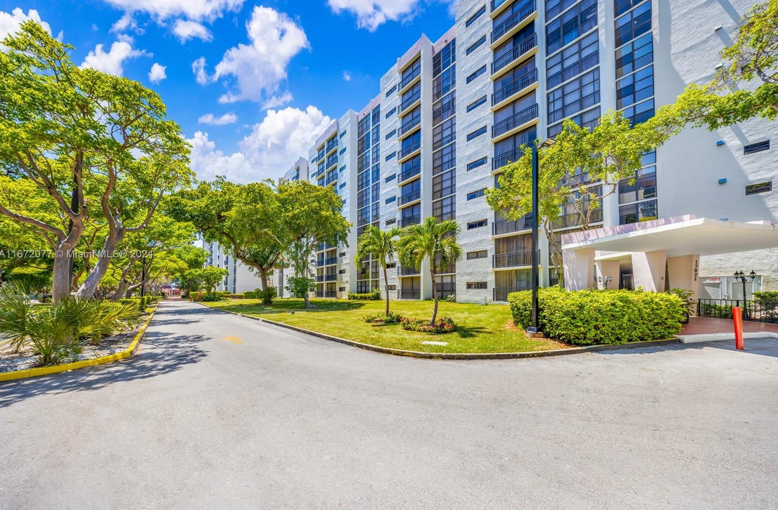 17021 Bay Rd, Miami FL 33160-3684 exterior