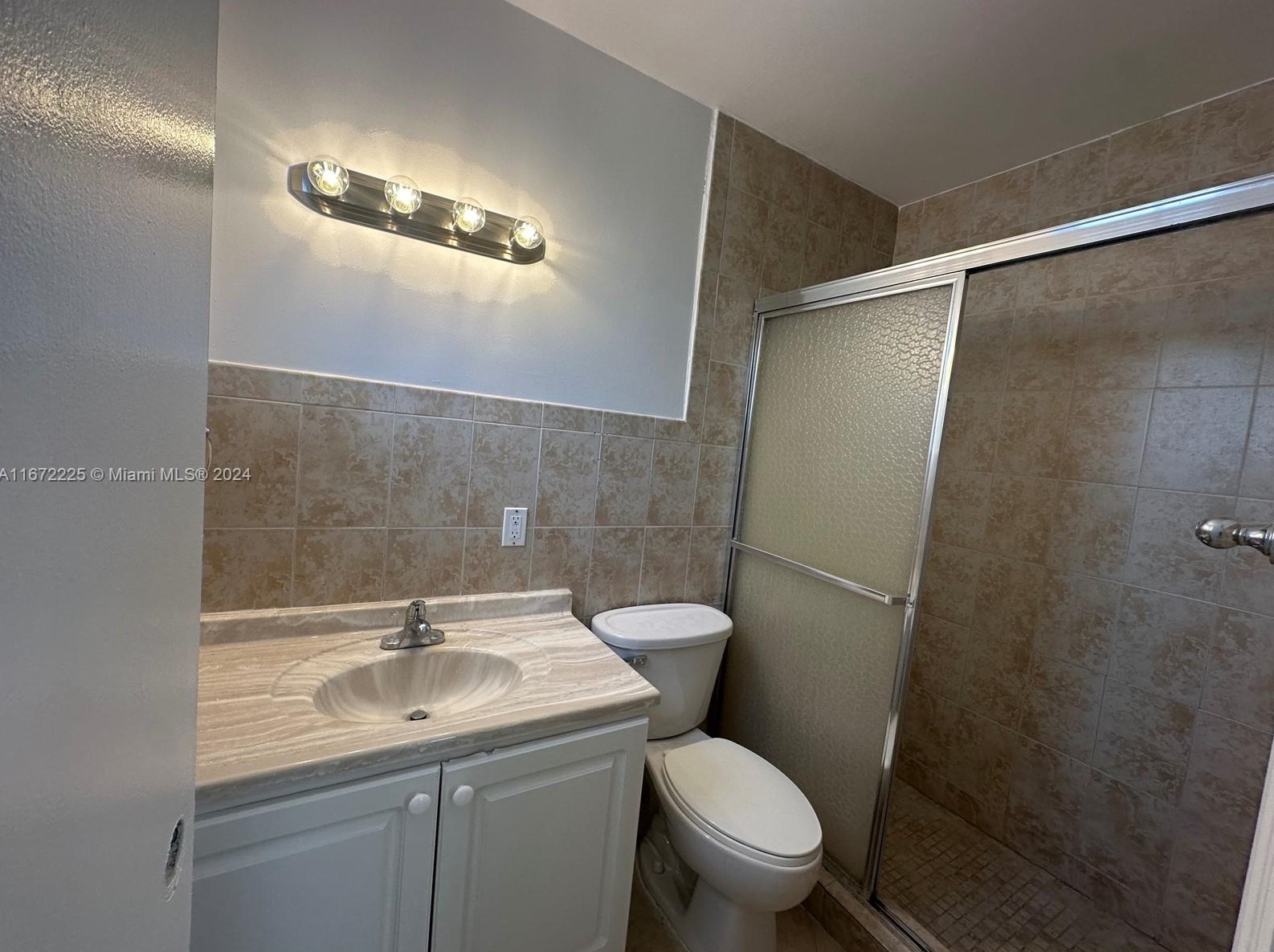 6910 Bay Dr, Miami Beach FL  33141-5403 exterior