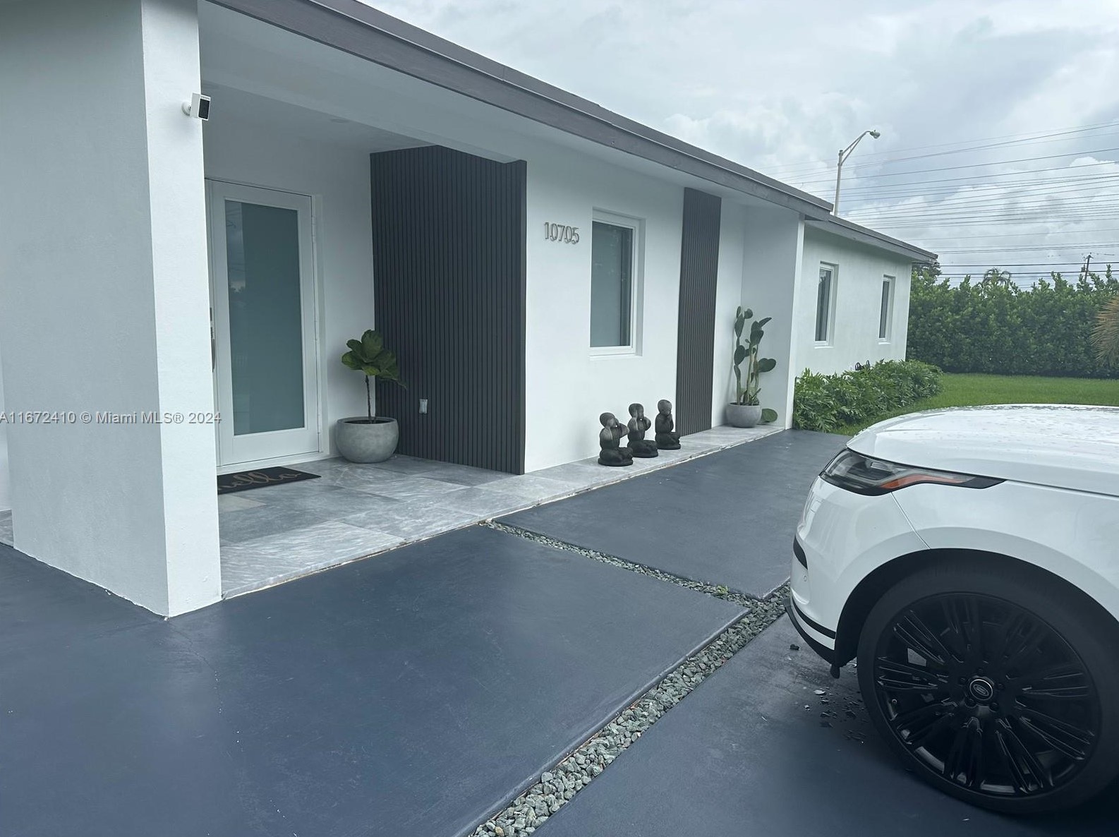 10705 52nd Ter, Miami, FL 33165-7037