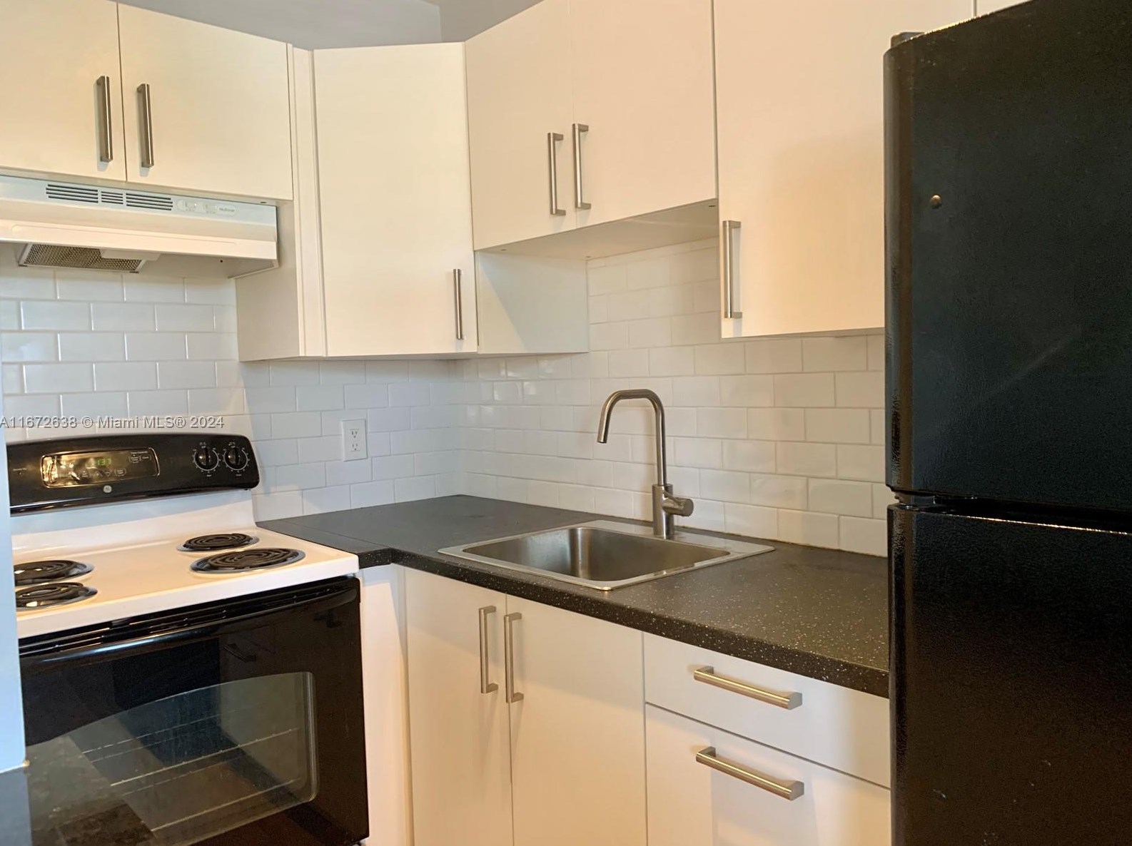 1860 Venice Park Dr #224, Miami, FL 33181