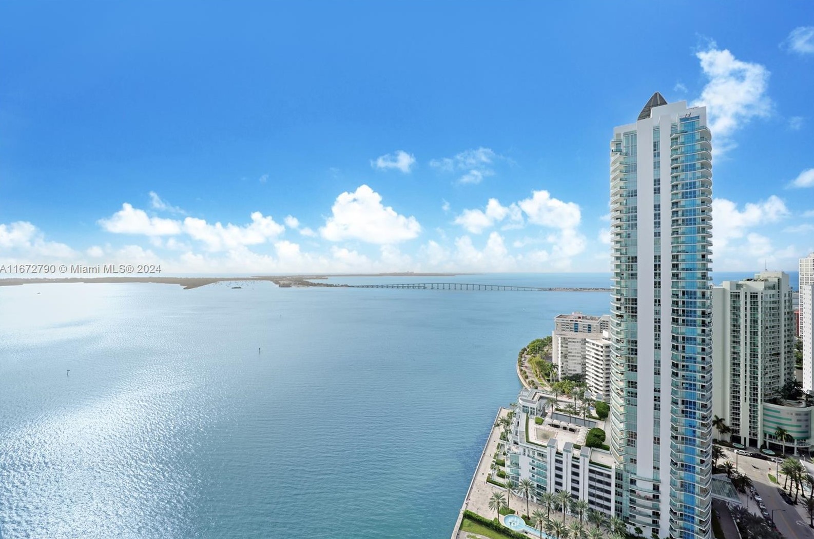 1155 Brickell Bay Dr, Miami FL  33131-2983 exterior