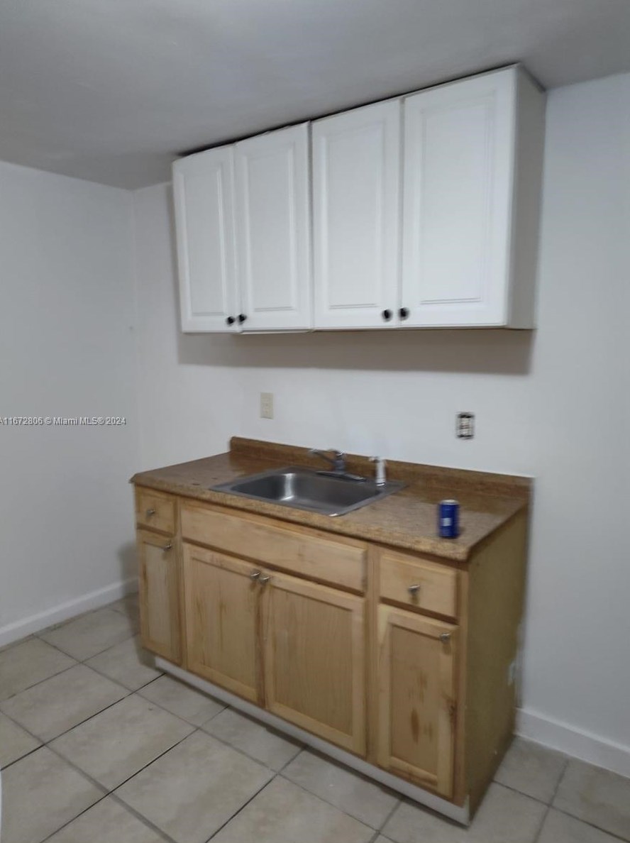 2155 Nw 99th Terrace #back, Miami, FL 33147
