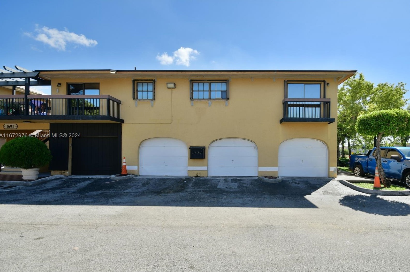 1691 122nd Ct, Miami, FL 33175-1557