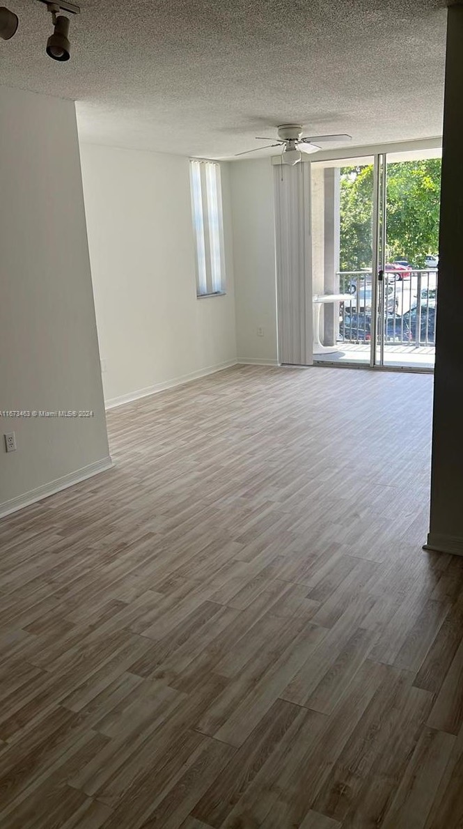 4350 107th Ave, Miami, FL 33178-1877