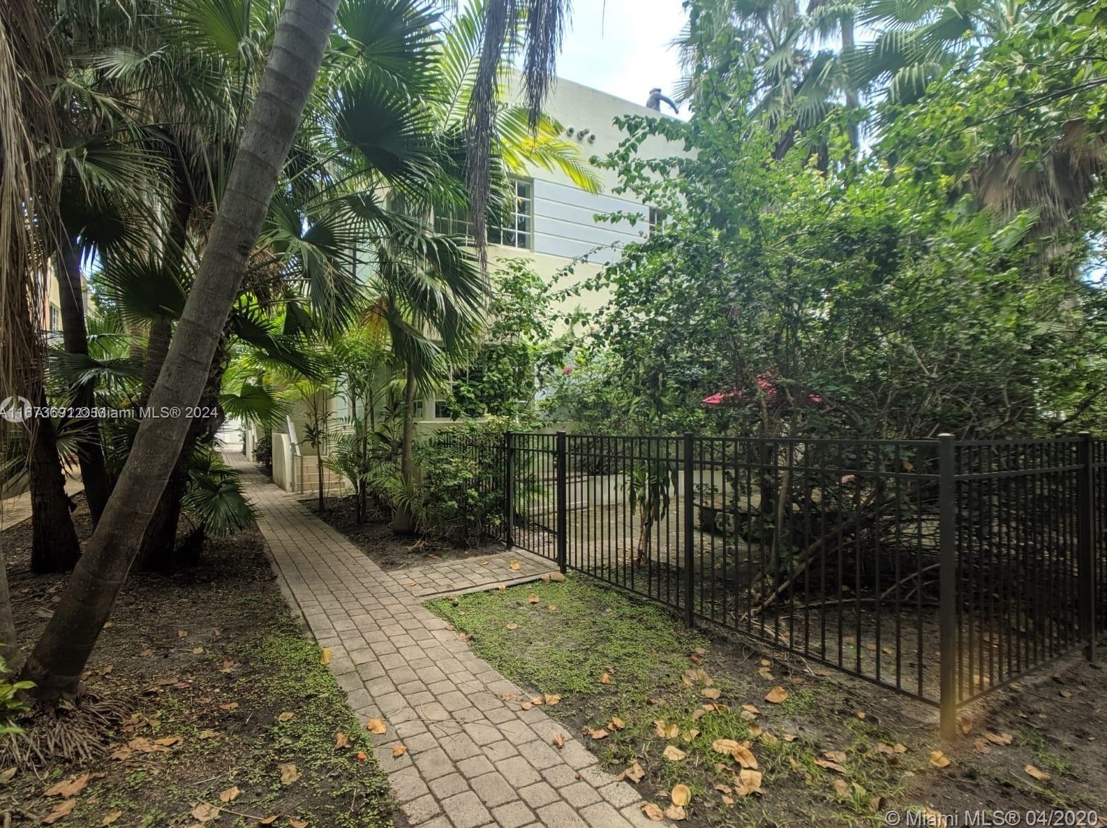 1219 Meridian Ave, Miami, FL 33139-4414