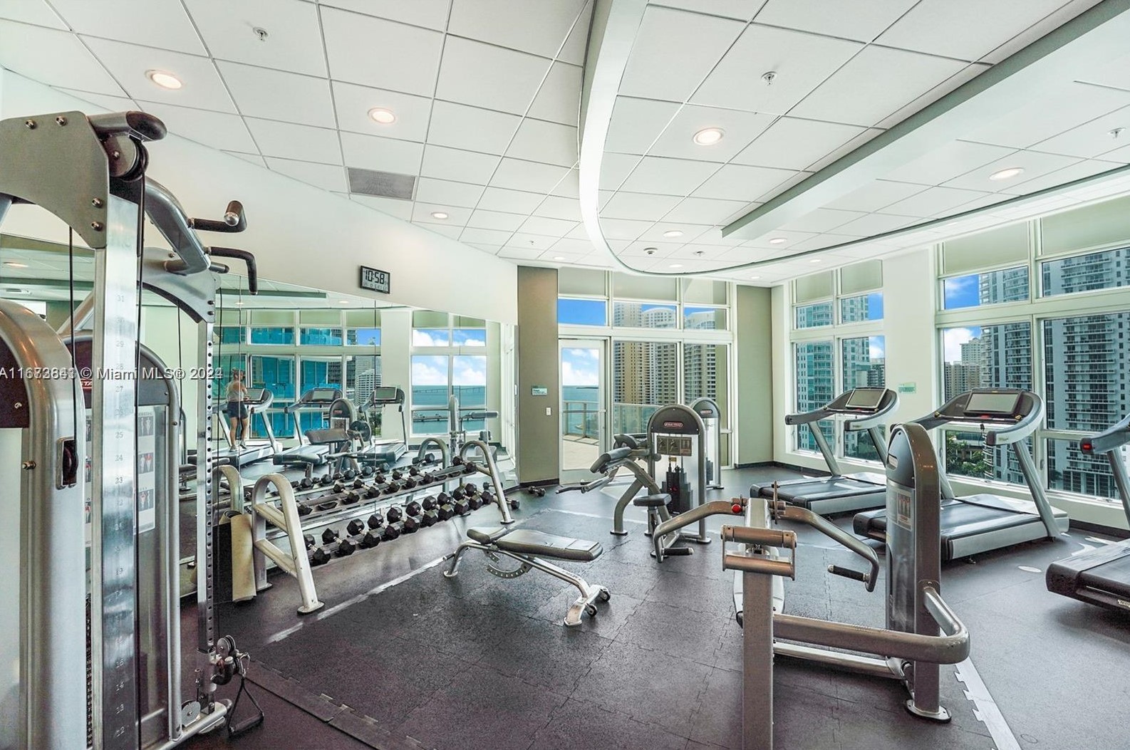 300 Biscayne Blvd, Miami FL  33131-5308 exterior