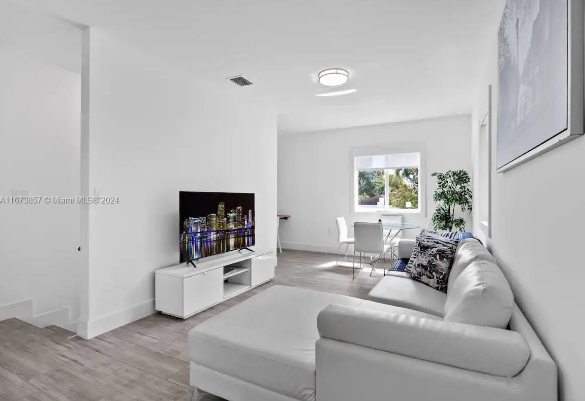 1117 Sw 13th St #rear, Miami, FL 33129