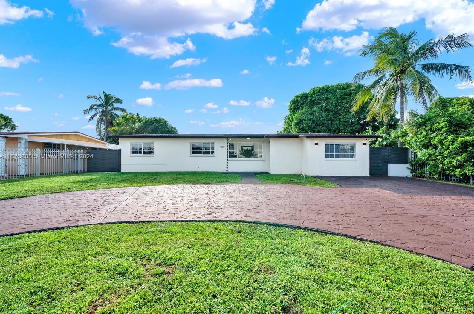 19220 37th Ave, Miami, FL 33056-2212
