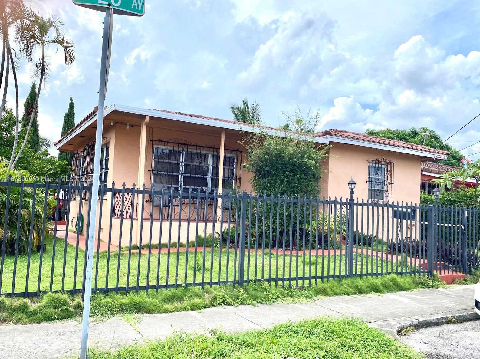 300 20th Ave, Miami, FL 33125-3419