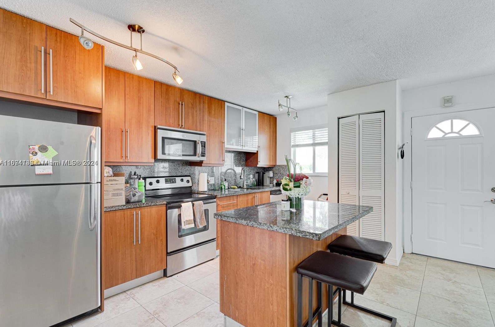 290 Navarre Ave, Miami, FL 33134-4445