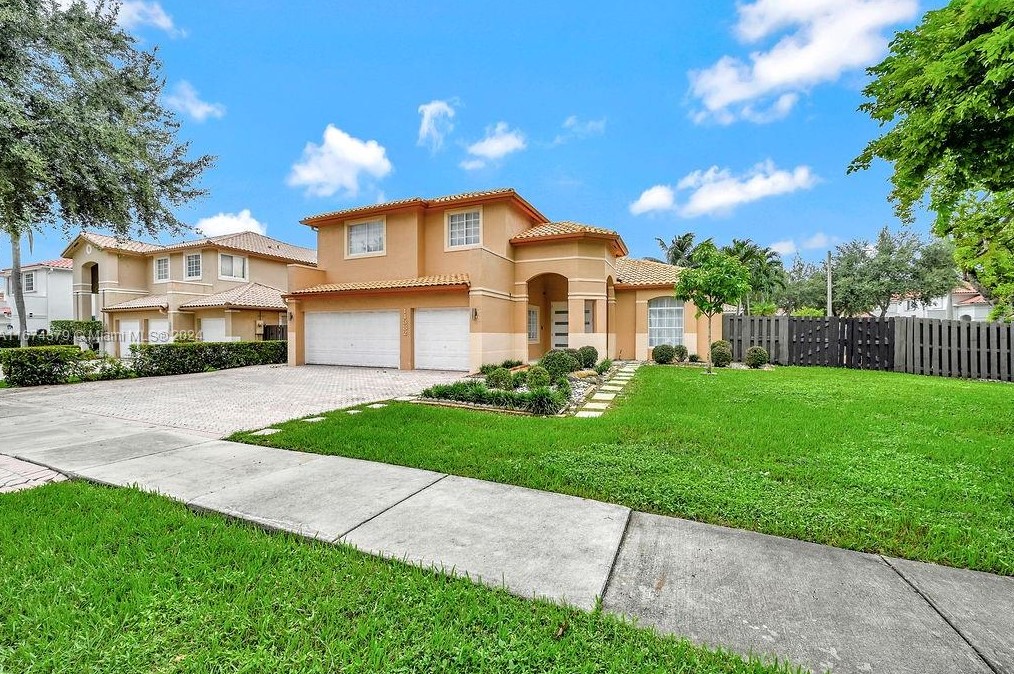 11382 65th St, Miami, FL 33178-3626