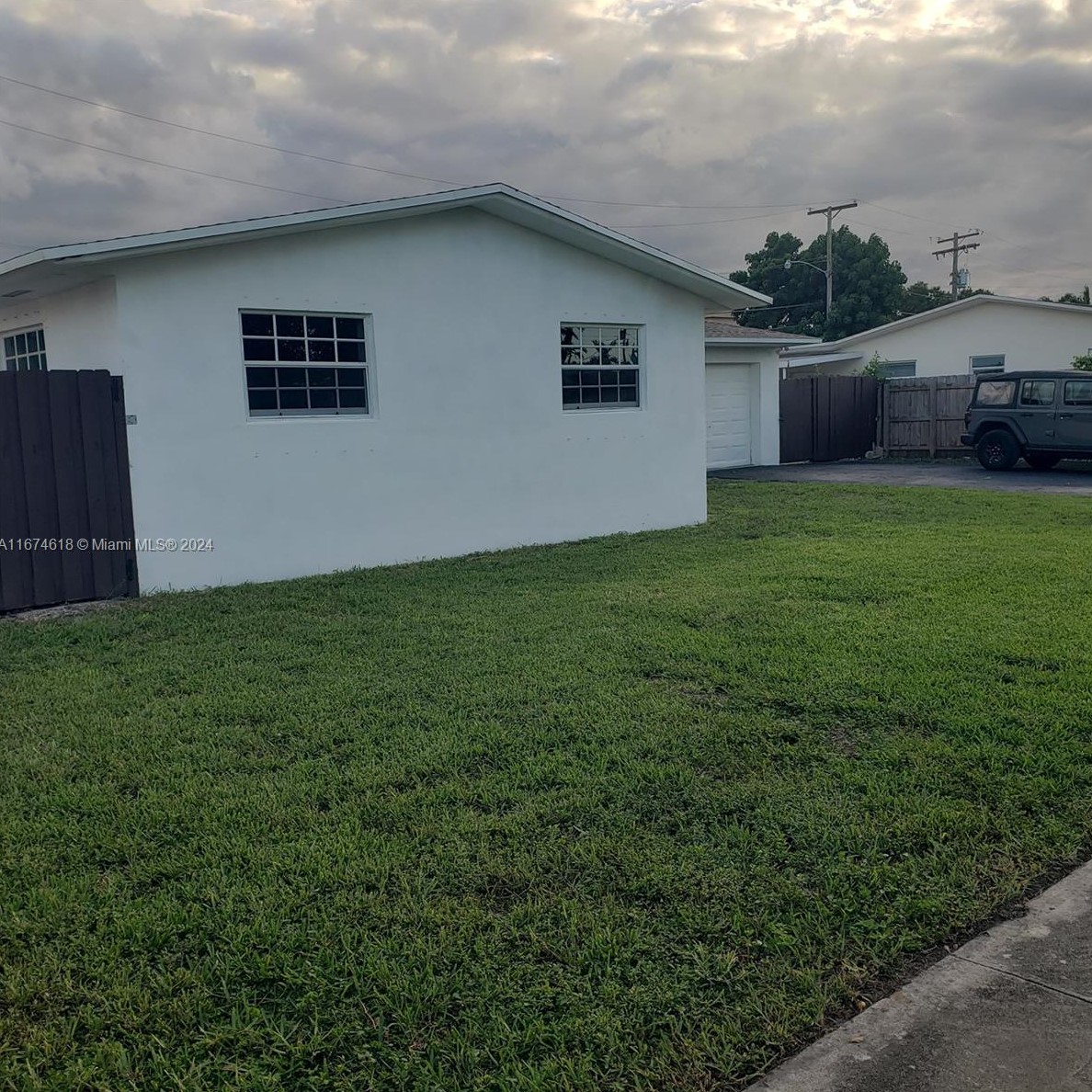 9410 55th St, Miami, FL 33165-6420