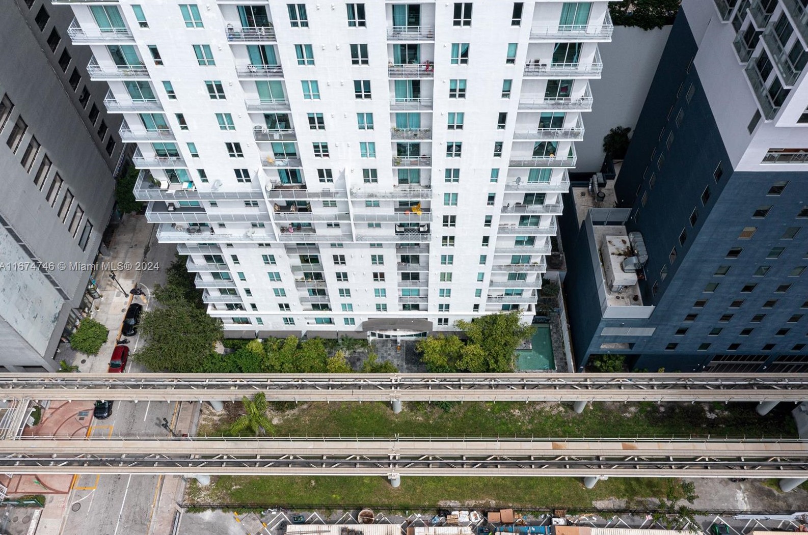 234 3rd St, Miami FL 33132-2215 exterior