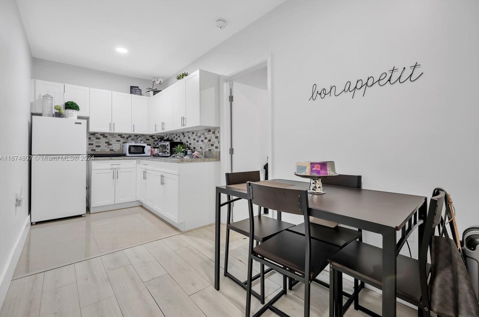 800 91 Ave, Hollywood FL  33024-6436 exterior