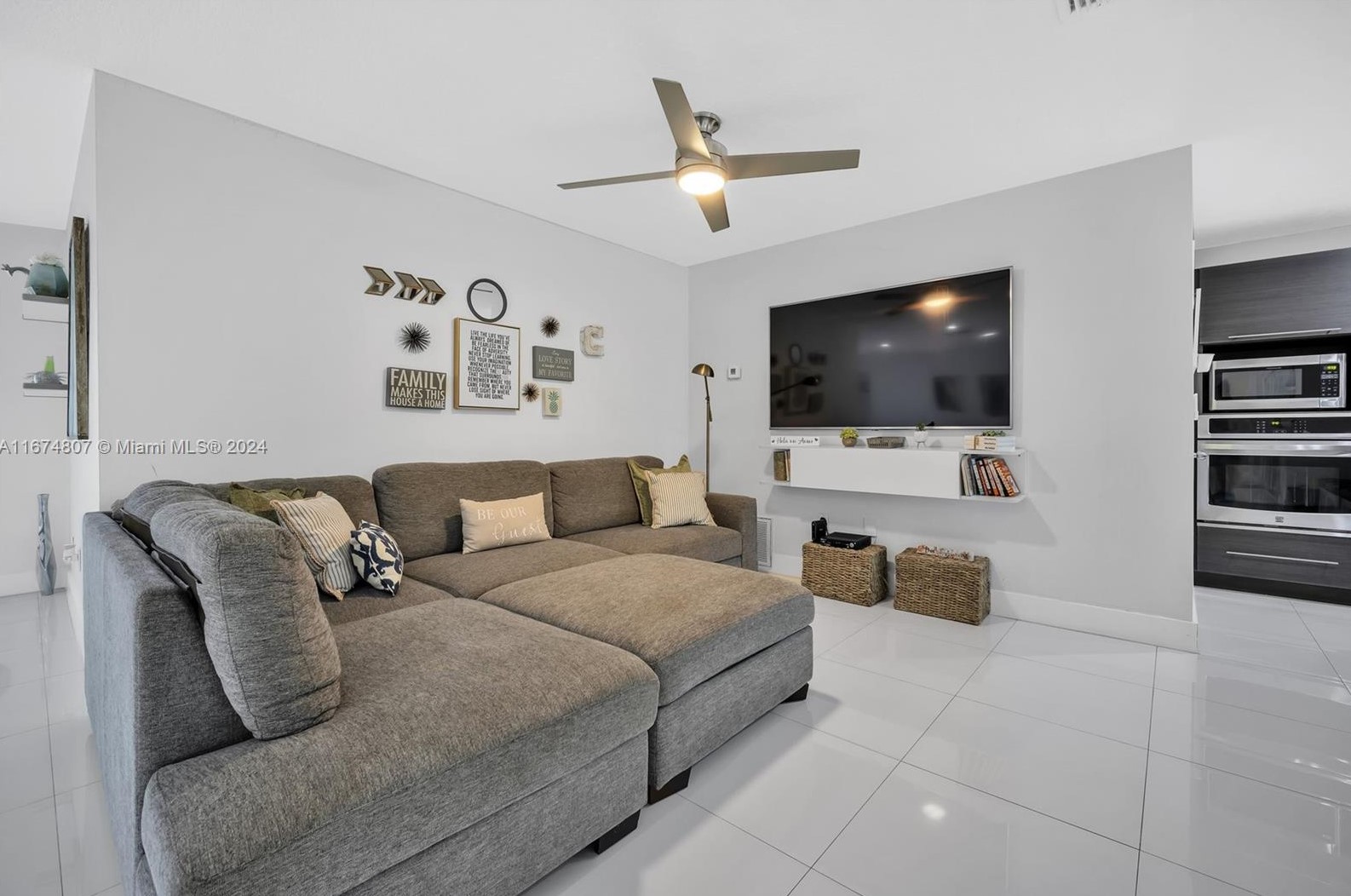 800 91 Ave, Hollywood FL  33024-6436 exterior