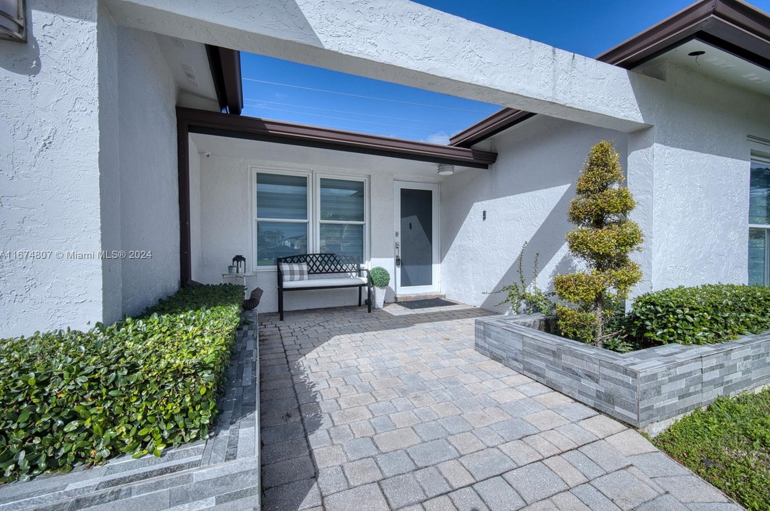 800 91 Ave, Hollywood FL  33024-6436 exterior