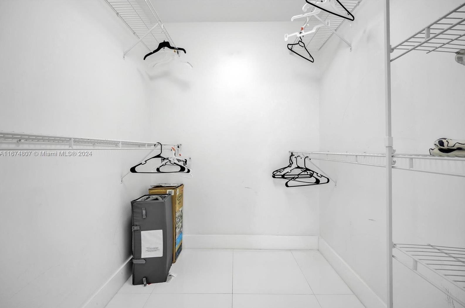 800 91 Ave, Hollywood FL  33024-6436 exterior