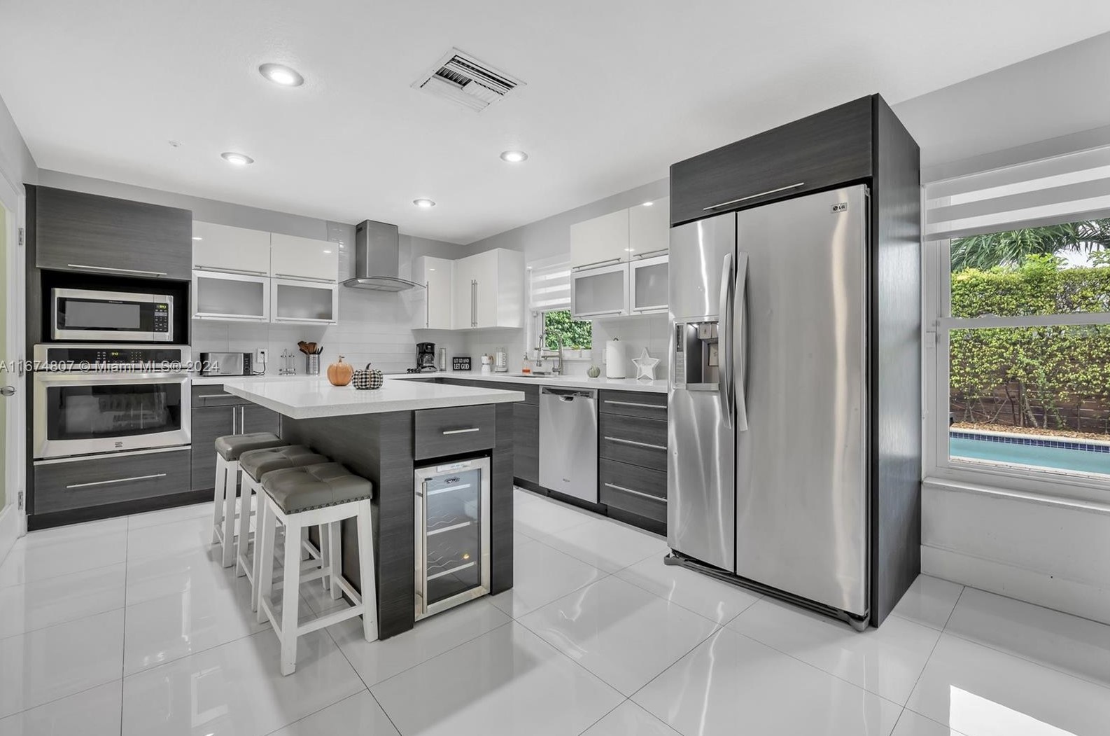 800 91 Ave, Hollywood FL  33024-6436 exterior