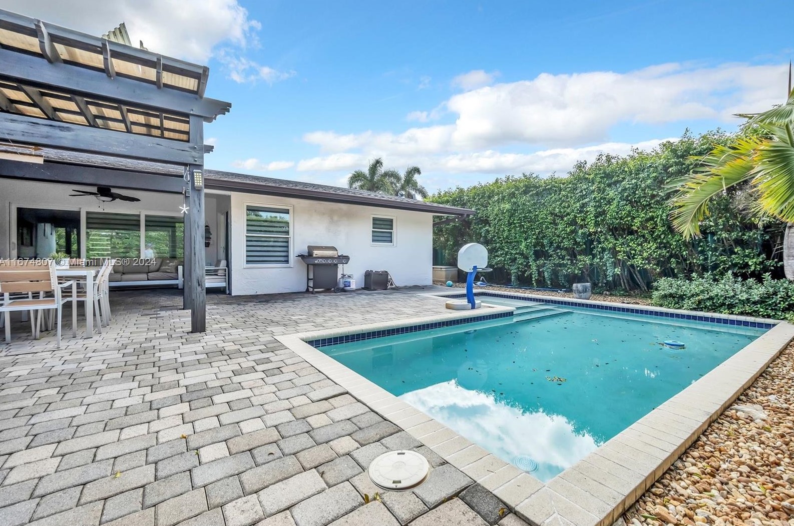 800 91 Ave, Hollywood FL  33024-6436 exterior