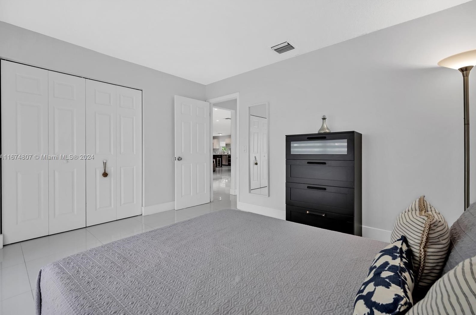 800 91 Ave, Hollywood FL  33024-6436 exterior