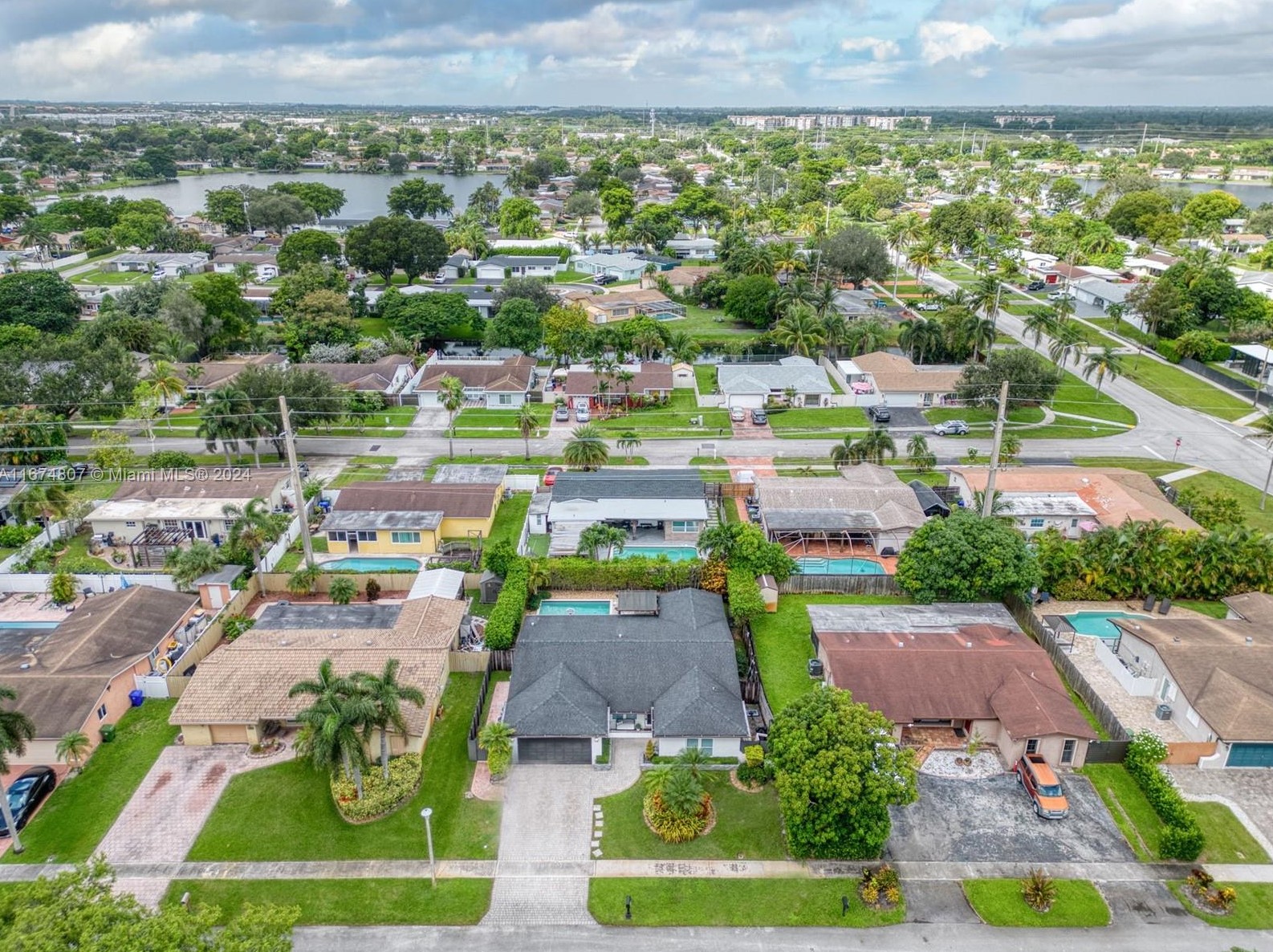 800 91 Ave, Hollywood FL  33024-6436 exterior