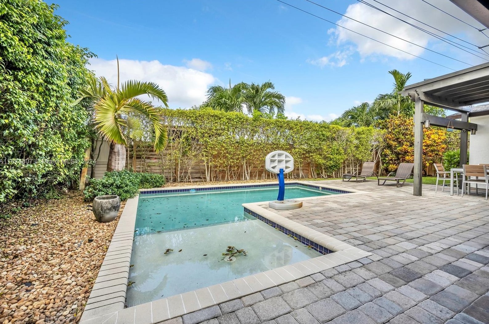 800 91 Ave, Hollywood FL  33024-6436 exterior