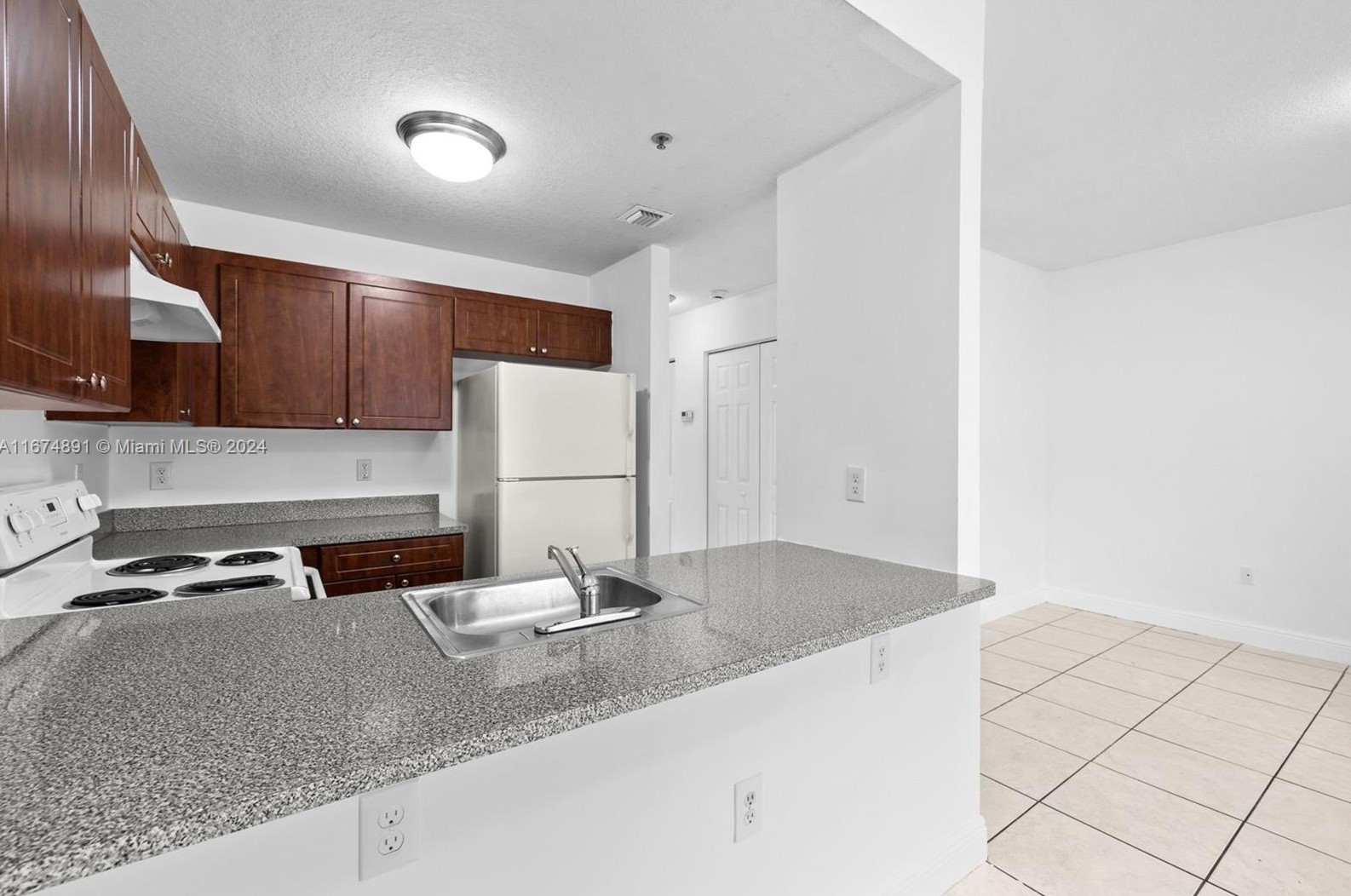 2493 78th St, Hialeah, FL 33016-2746