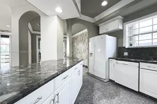 232 SW 7th Ave, Hallandale Beach, FL 33009 - Photo 36