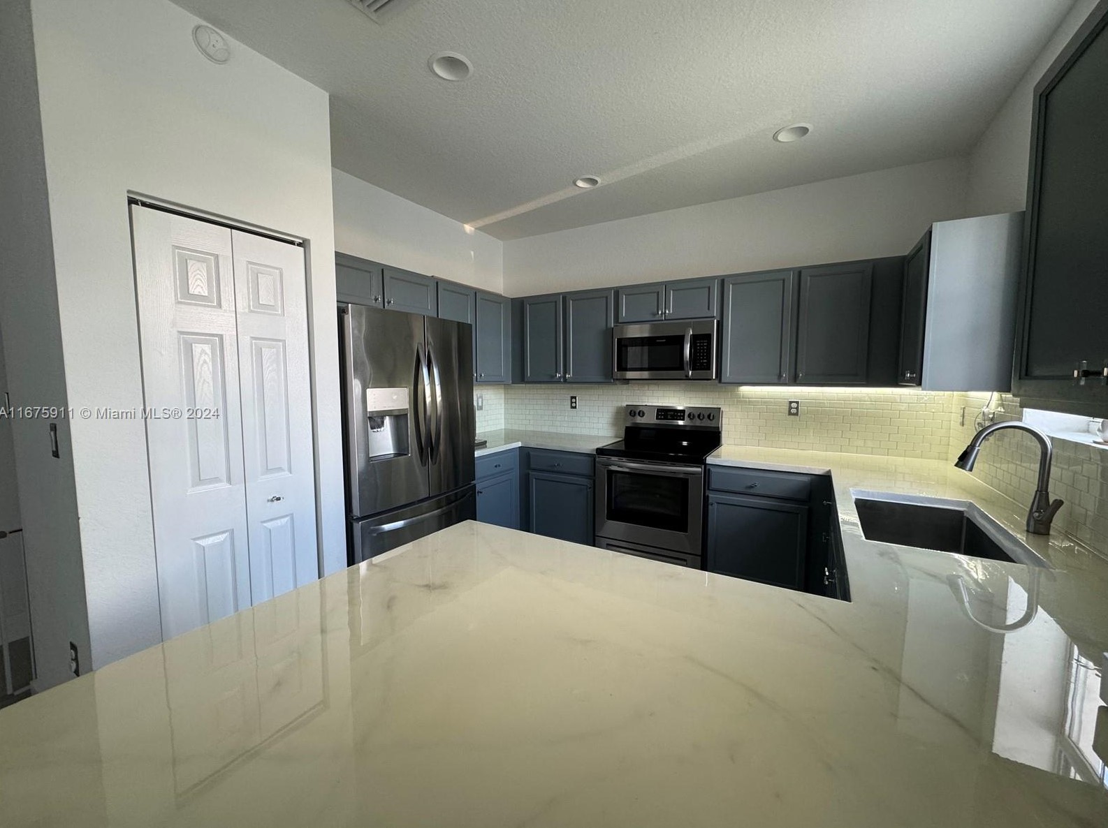 14745 25th St, Miami, FL 33185-5940