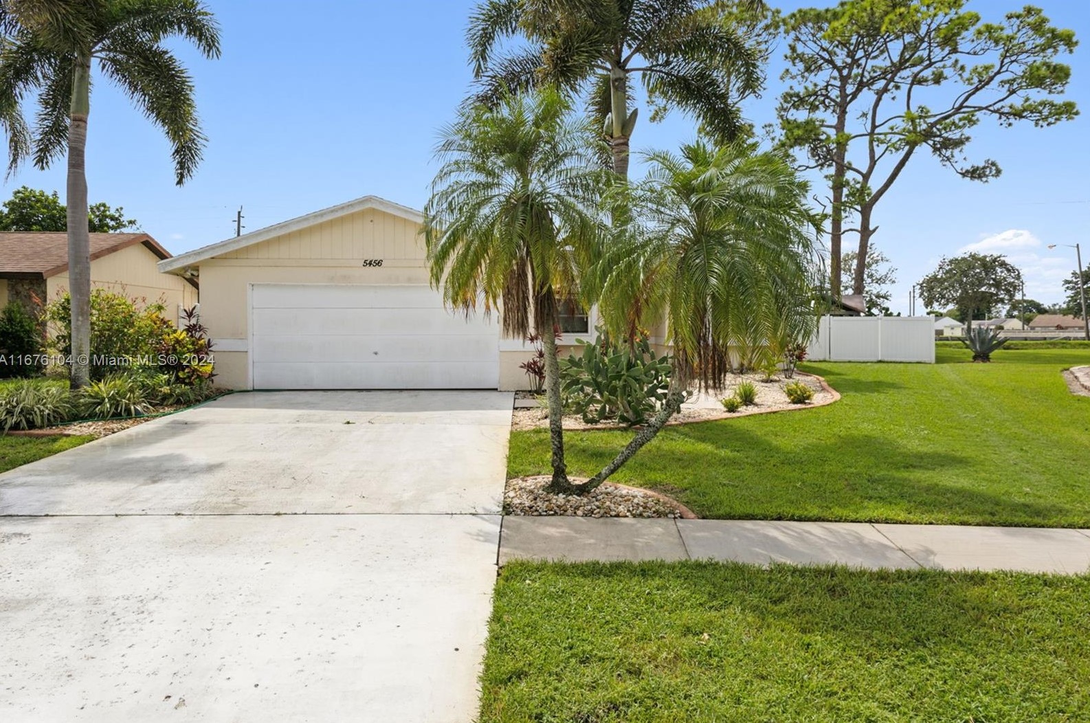5456 Benjamin Ave, Boynton Beach, FL 33472