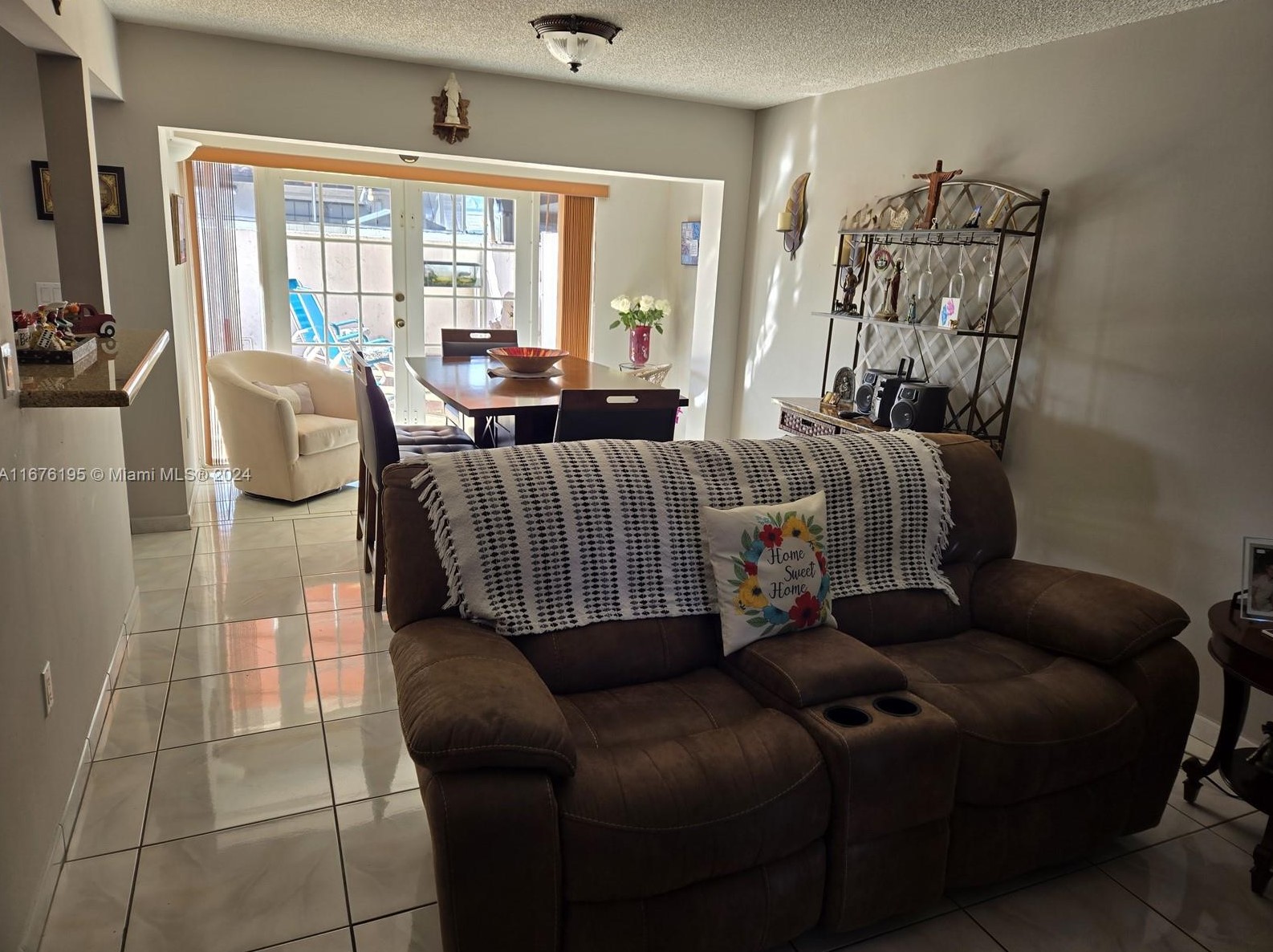 9426 5th Ln, Miami, FL 33174-2114