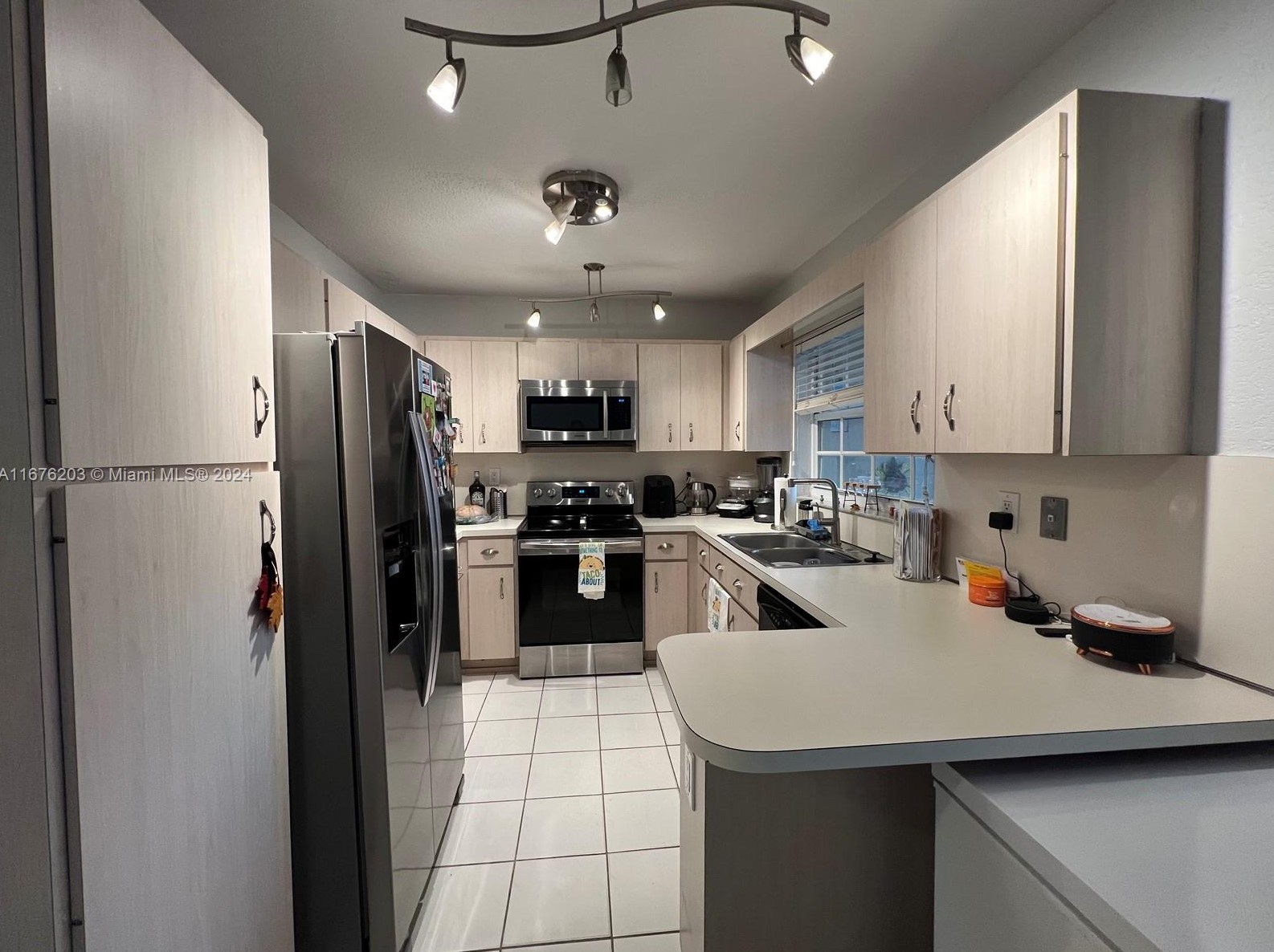 15847 71st St, Miami, FL 33193-3464