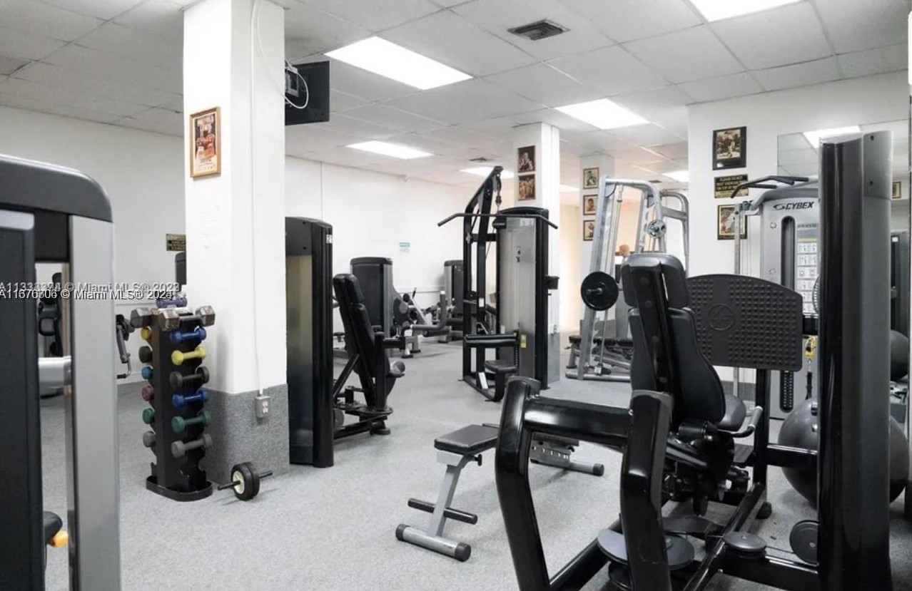 3800 Ocean Dr, Hollywood FL 33019-2904 exterior