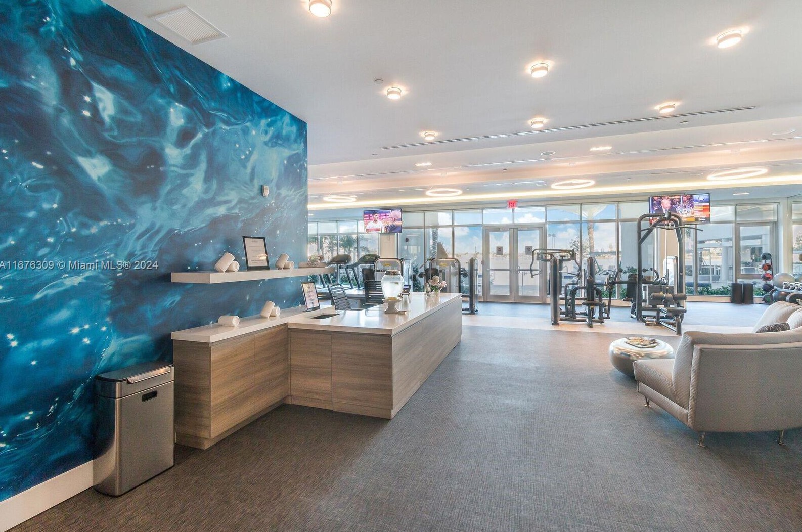 17111 Biscayne Blvd, Miami FL 33160 exterior