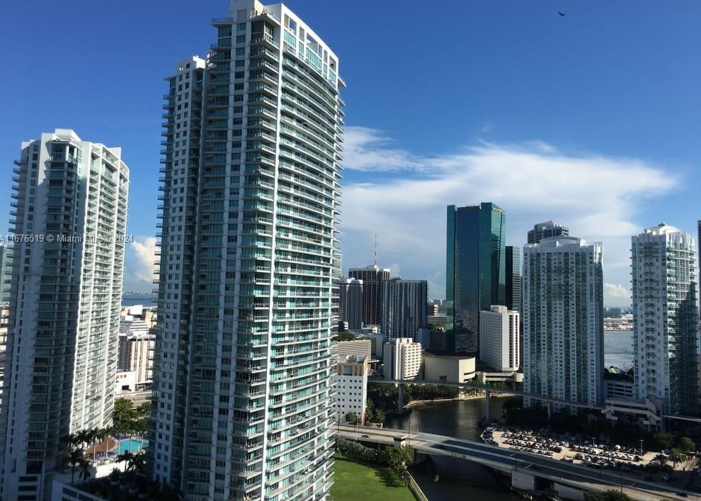 690 1st Ct, Miami FL  33130-2934 exterior