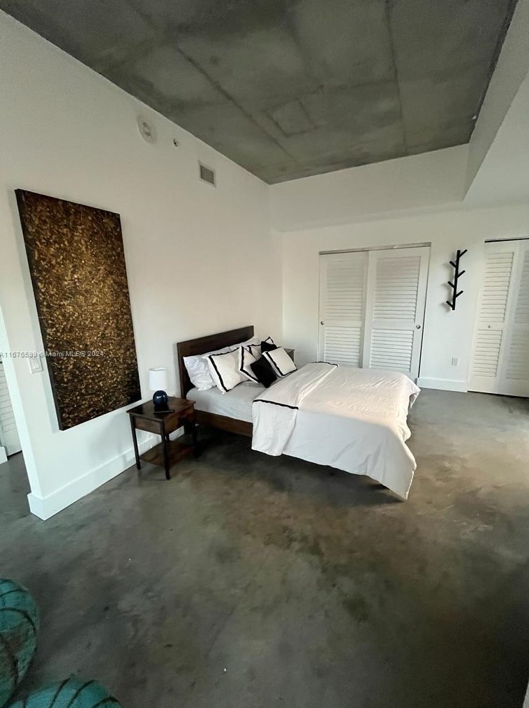 151 1st St, Miami FL 33132-2501 exterior