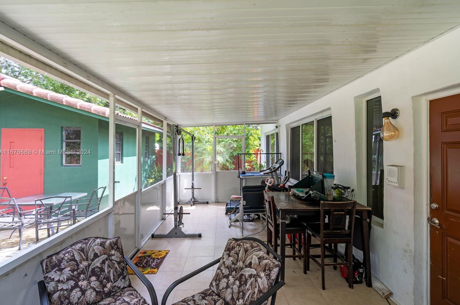 3265 211 St, Miami FL  33180-1067 exterior