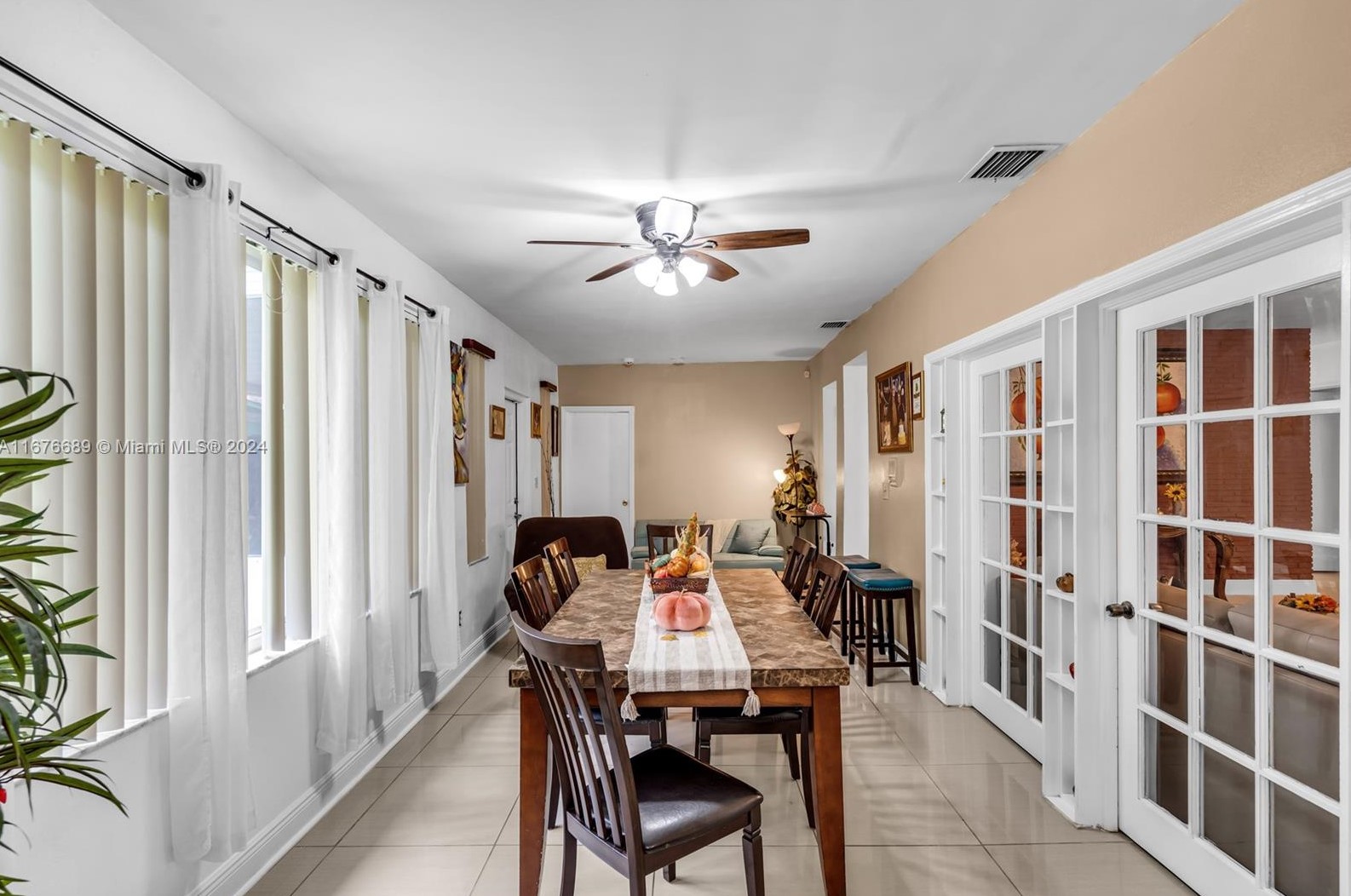 3265 211 St, Miami FL  33180-1067 exterior