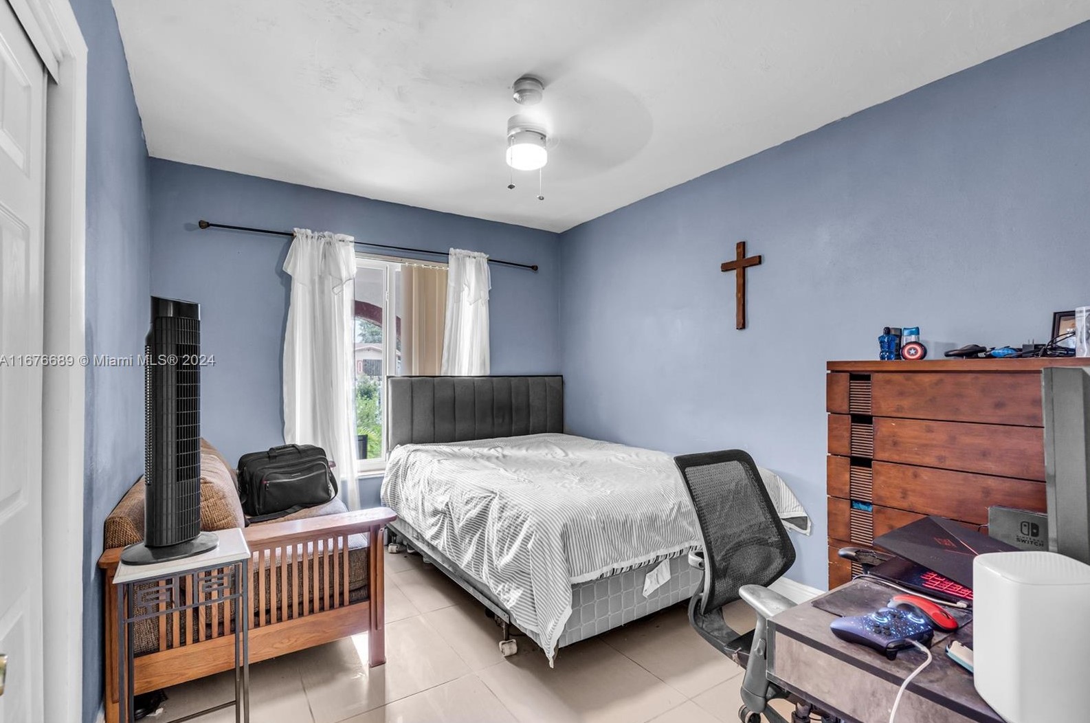 3265 211 St, Miami FL  33180-1067 exterior